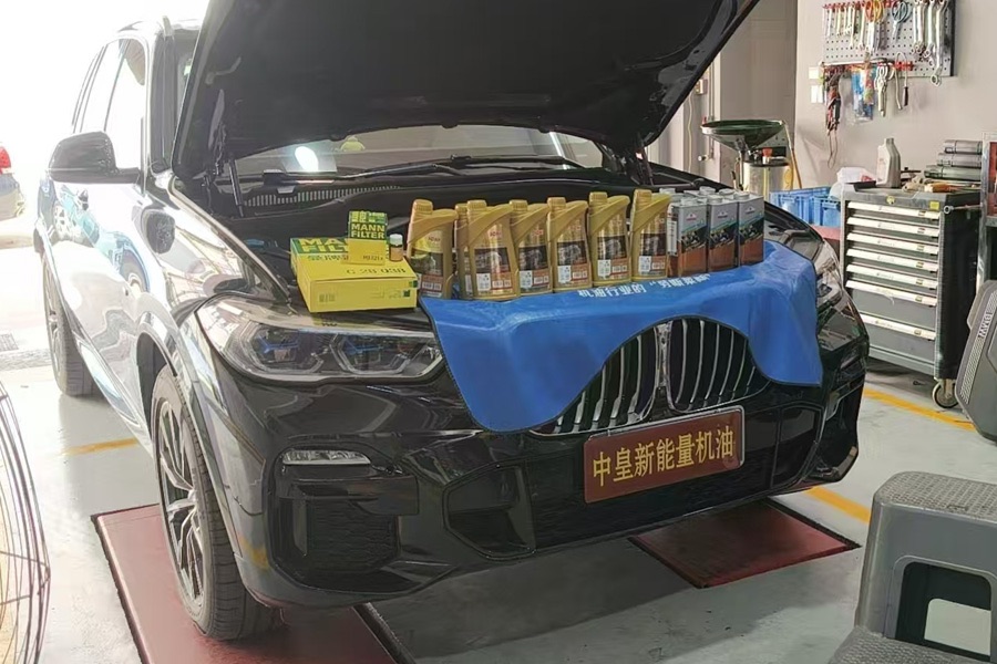 宝马SUV车主换ICKI中皇机油