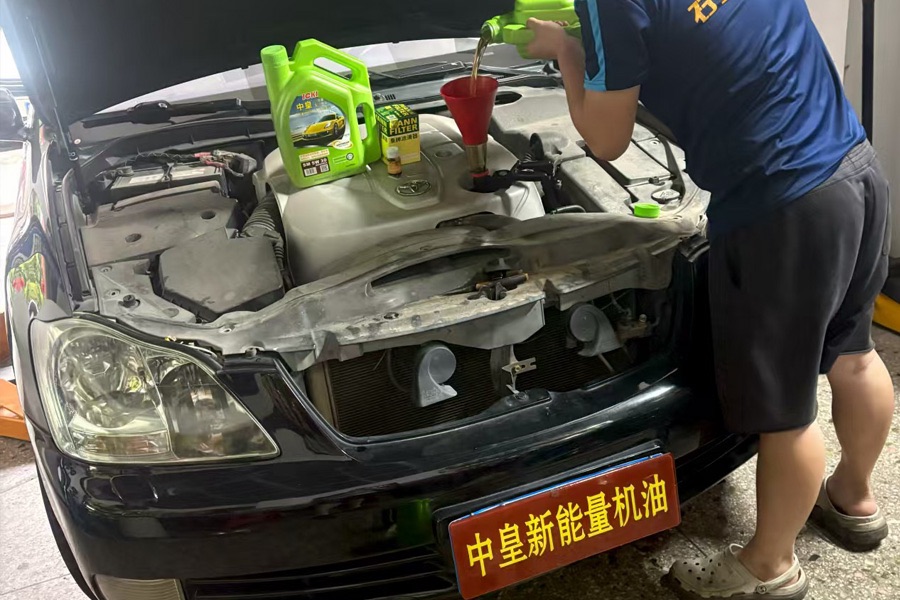 皇冠车主换ICKI中皇机油